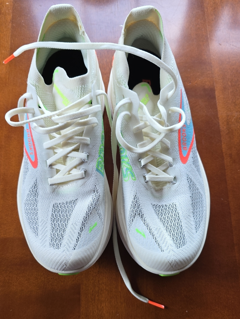 Brooks Hyperion Max 3 Womens Size 10 Worn 3 times, Coconut/Green Gecko/Pink Clay